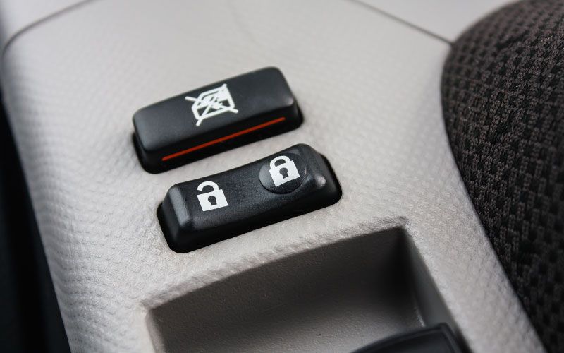 Protect car post img lock car