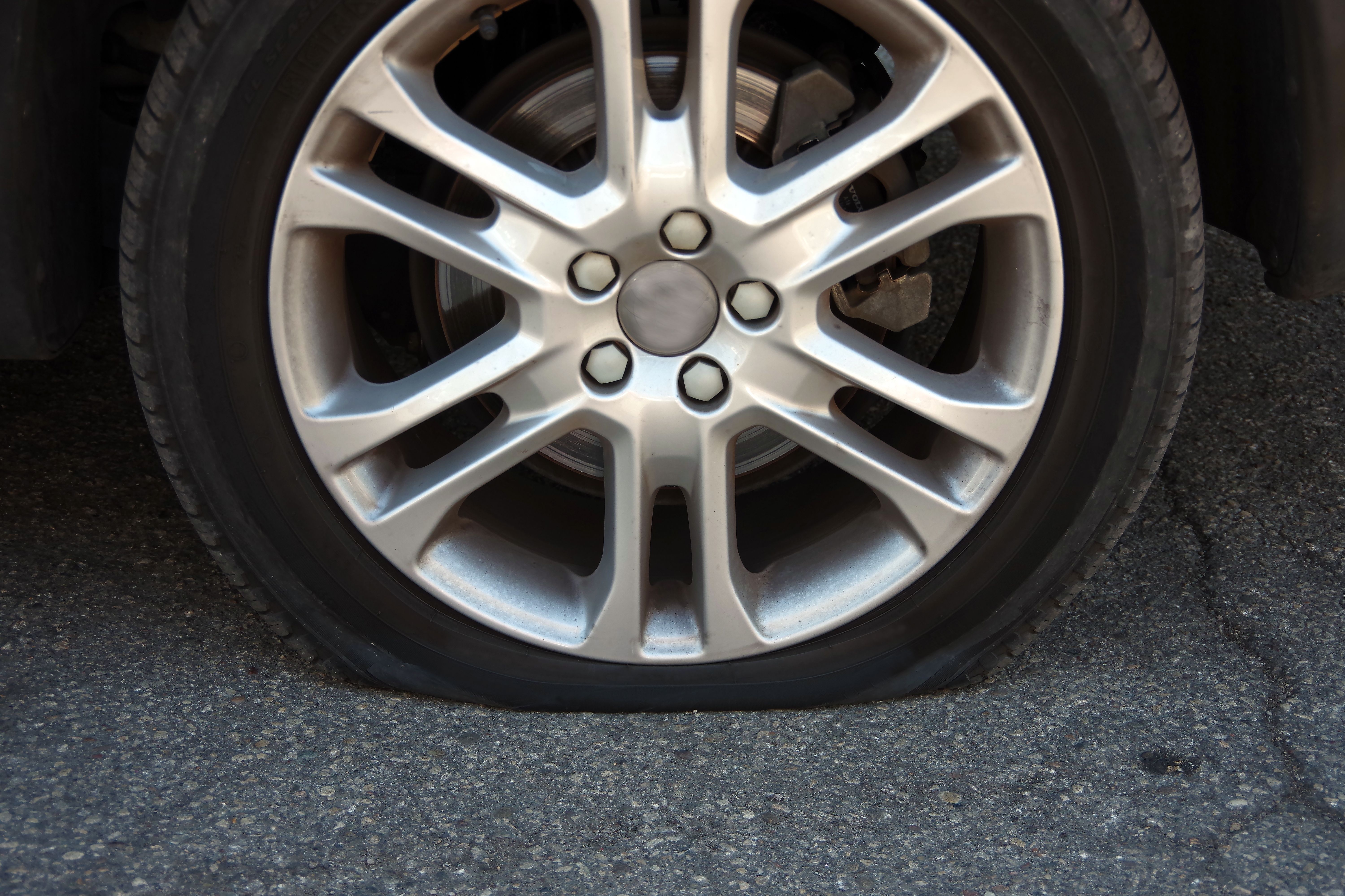 Wheels alloy auto flat tire tyre vehicle automobile rear car flat street rim rubber blowout tire